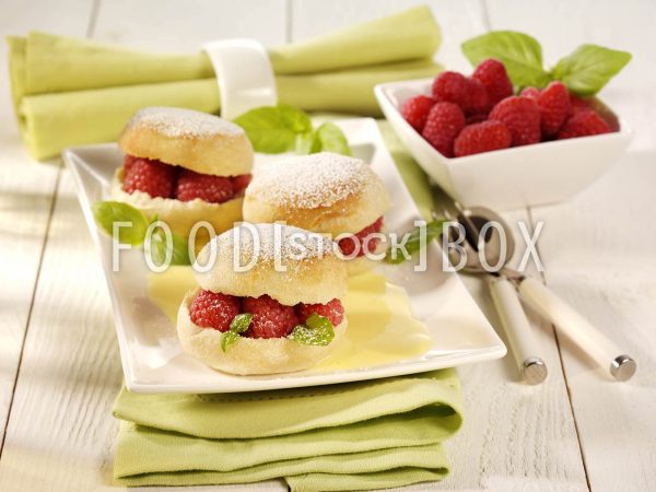 Buttermilch-Buchteln mit Himbeeren 2