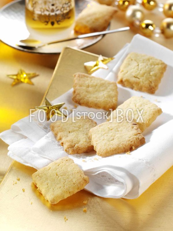 Butterplätzchen mit Pinienkernen