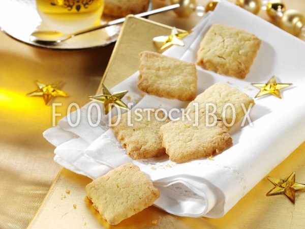 Butterplätzchen mit Pinienkernen