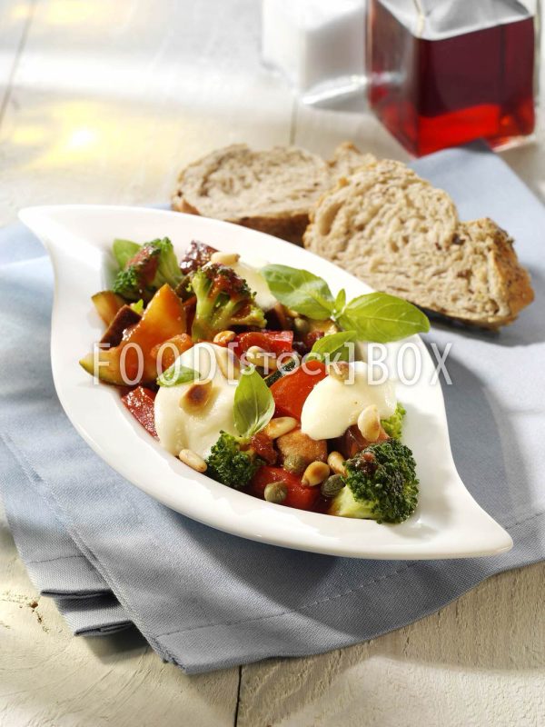 Caponata mit Mozzarella