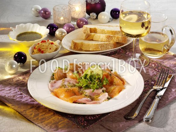 Carpaccio von Lachs und Schwertfisch an Wasabi und Rucola