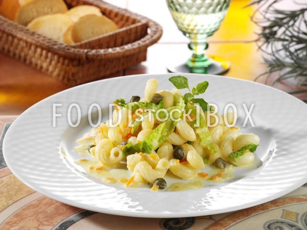 Cellentani mit Wintergemüse