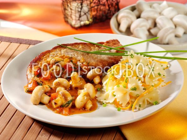 Champignon-Schnitzel mit Nudeln