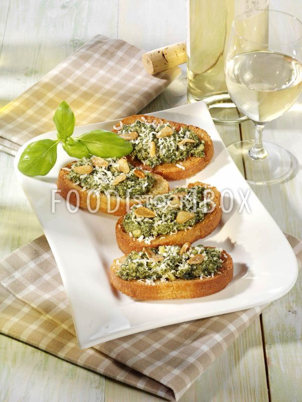 Crostini mit Pesto