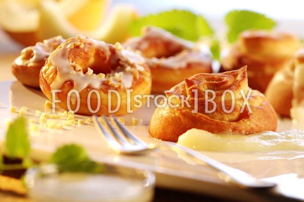 Hefeschnecken mit Früchtesirup