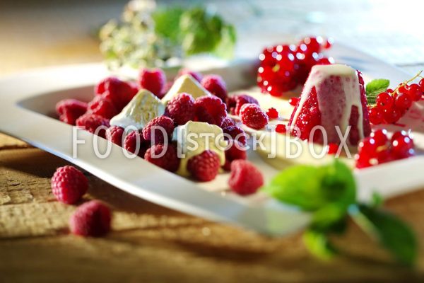 Speiseeis mit Himbeeren 2