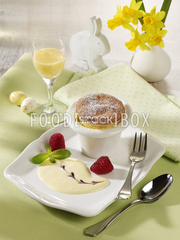 Eierlikör-Soufflés mit Vanillesauce