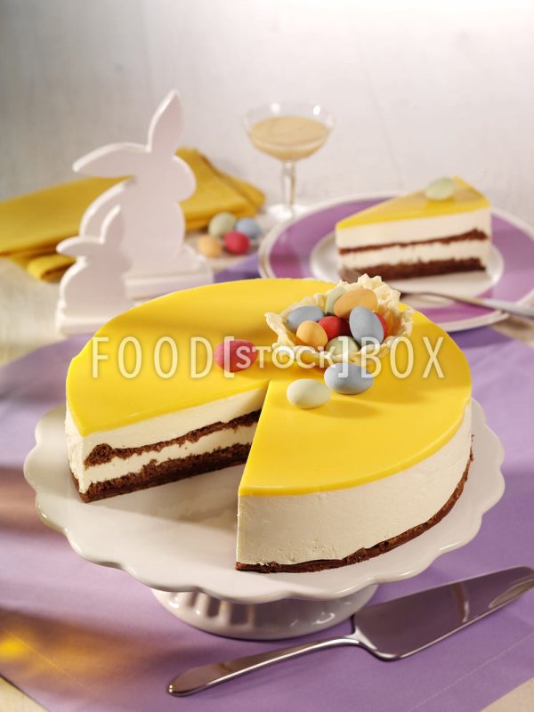 Eierlikör-Torte mit Mandeln und weißer Schokolade