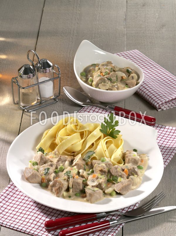 Eingemachtes Kalbfleisch mit Erbsen