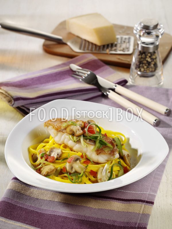 Fischfilet auf Safran-Nudeln 1