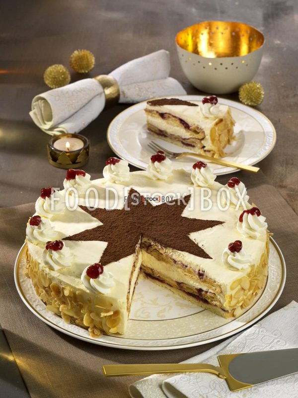 Flockentorte mit Rumsahne und Preiselbeeren 2