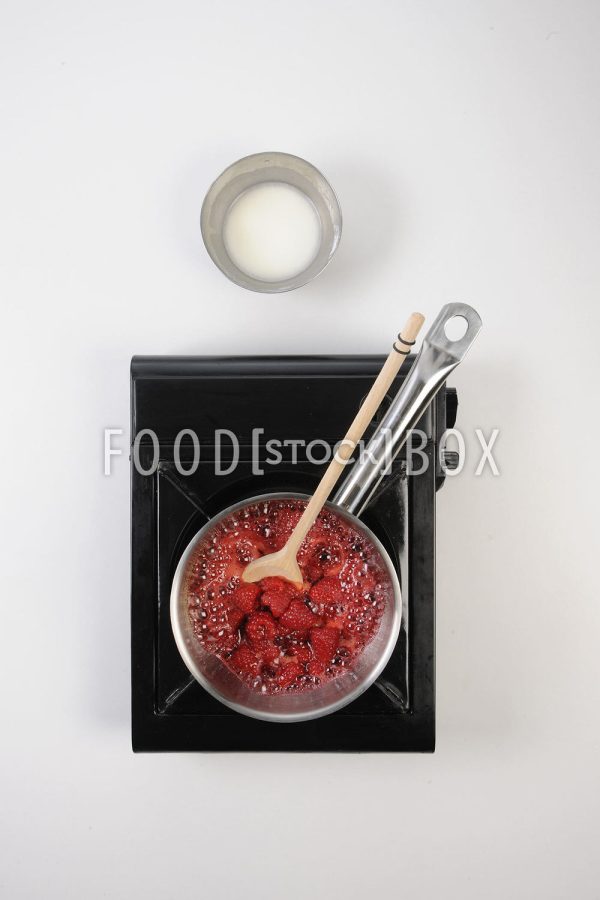 Frischkäsetorte und Himbeeren  Step 4