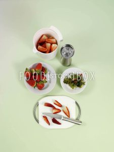 Erdbeer-Joghurt-Torte mit Minze Step 3