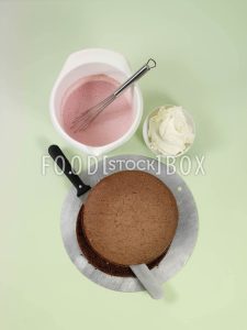 Erdbeer-Joghurt-Torte mit Minze Step 4