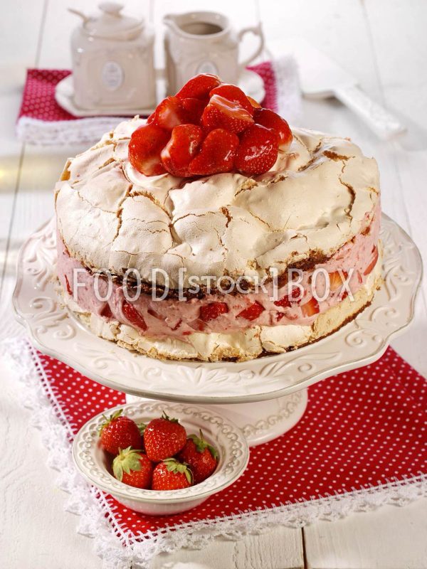 Erdbeertorte mit Baiser