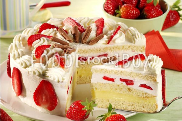 Erdbeertorte mit Pudding-Füllung