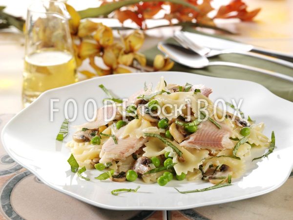 Farfalle mit Räucherforelle