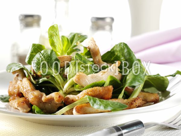 Feldsalat mit Hähnchenbrustfilet