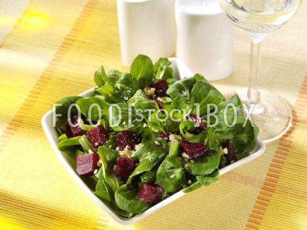 Feldsalat mit Roter Bete und Walnüssen 2