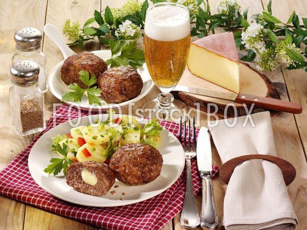 Frikadellen gefüllt mit Käse