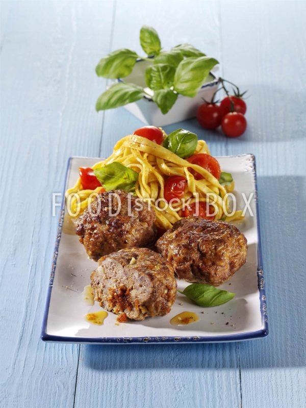 Frikadellen mit Pesto-Füllung