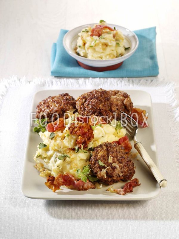 Frikadellen mit Zwiebel-Kräuter-Püree 3