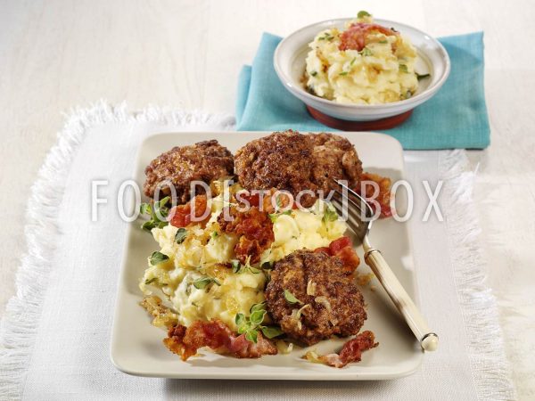 Frikadellen mit Zwiebel-Kräuter-Püree 4