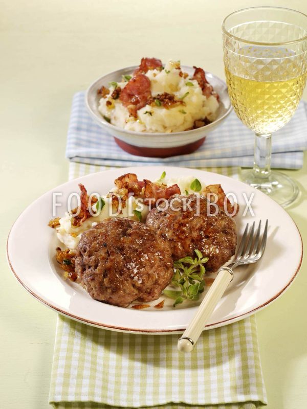 Frikadellen mit Zwiebel-Kräuter-Püree 2
