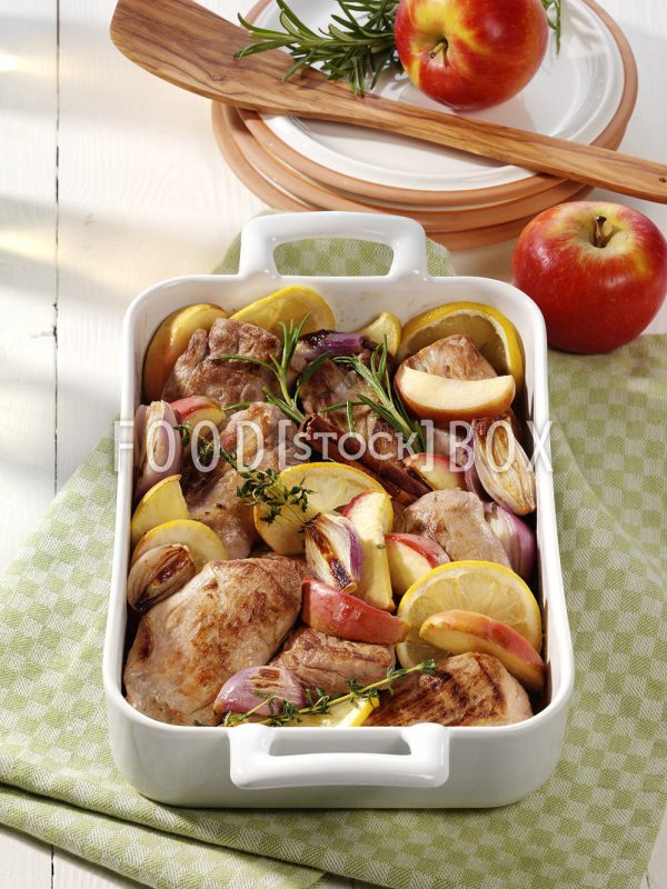 Gebackenes Schweinefilet mit Öpfeln, Honig und Zitronen