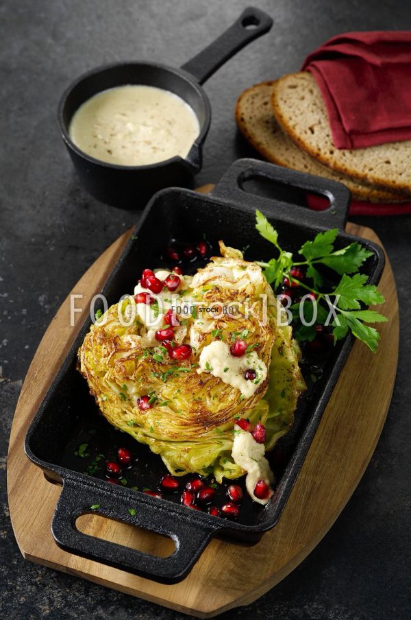 Gebratener Spitzkohl mit Mandelcreme