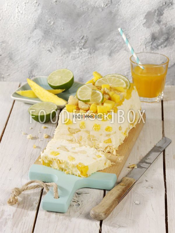 Gefrorener Joghurtkuchen mit Mango
