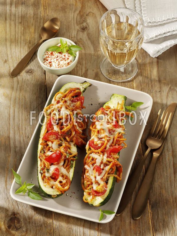Gefüllte Zucchini mit Nudeln