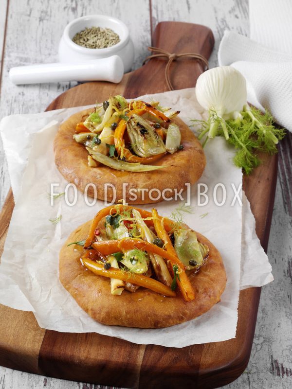 Gemüse auf Fenchel-Focaccia