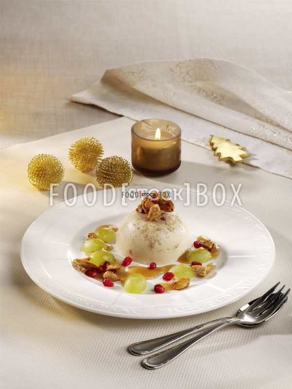 Gewürz-Panna-Cotta mit gebrannten Mandeln