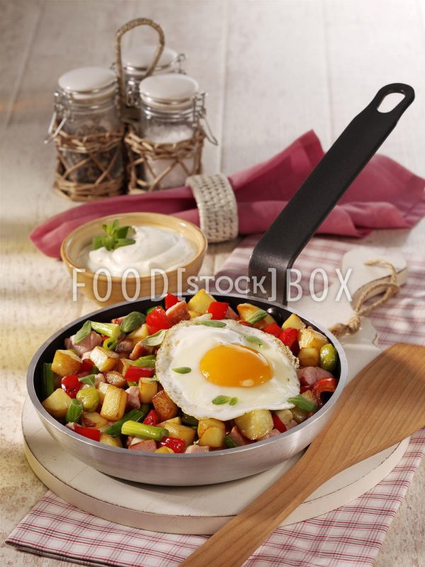 Gröstel von neuen Kartoffeln