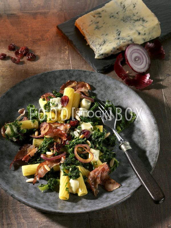 Pasta mit Grünkohl und Gorgonzola