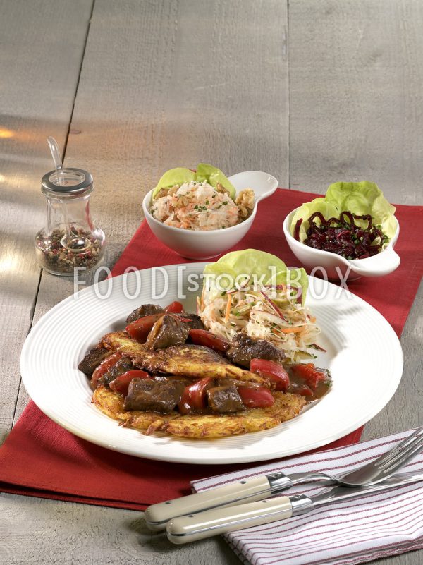 Gulasch im Reibekuchen