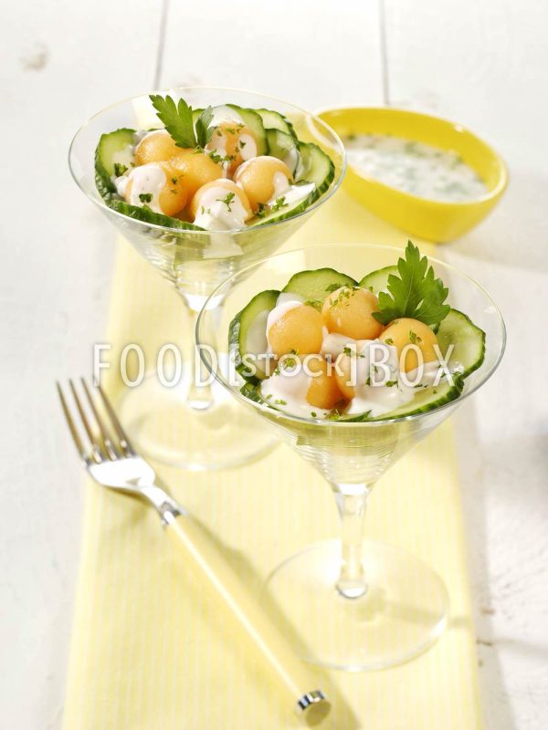 Früchte in Buttermilch-Dressing