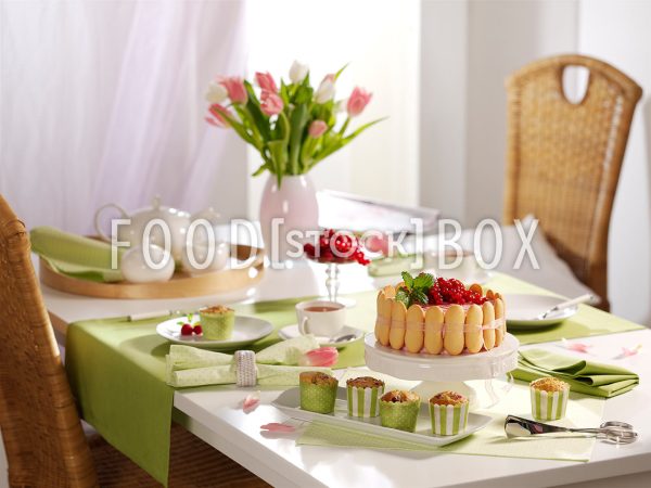 Frühlingstisch Kuchen