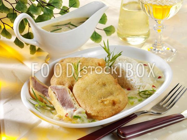 Gebackene Kalbszunge in Kräuter-Sahne-Sauce