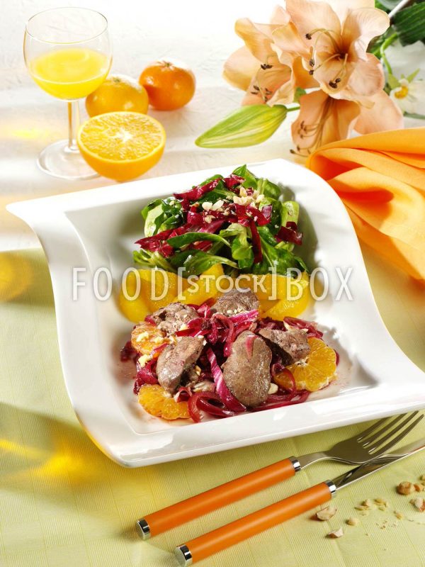 Geflügelleber gebraten mit Radicchio, Orangen und Nüssen