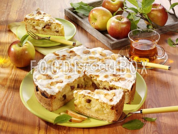 Gedeckter Apfelkuchen mit Rosinen 2