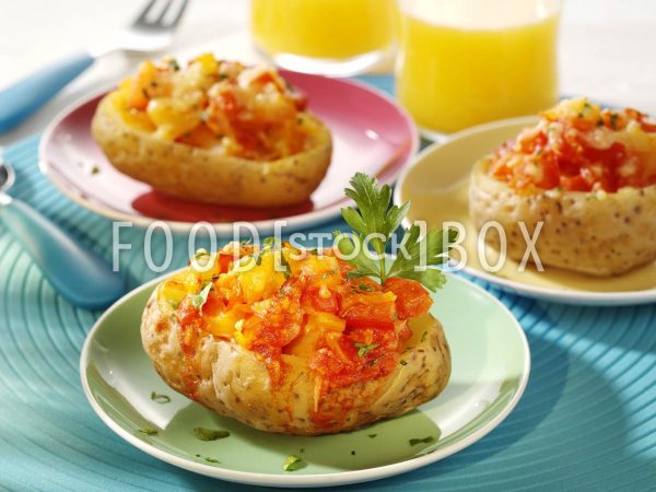 Gefüllte Kartoffeln mit Tomaten