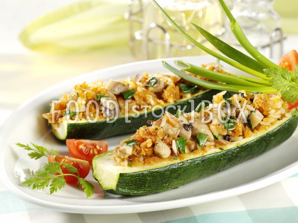 Leichte gefüllte Zucchini