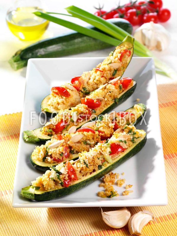 Gefüllte Zucchini mit Kirschtomaten