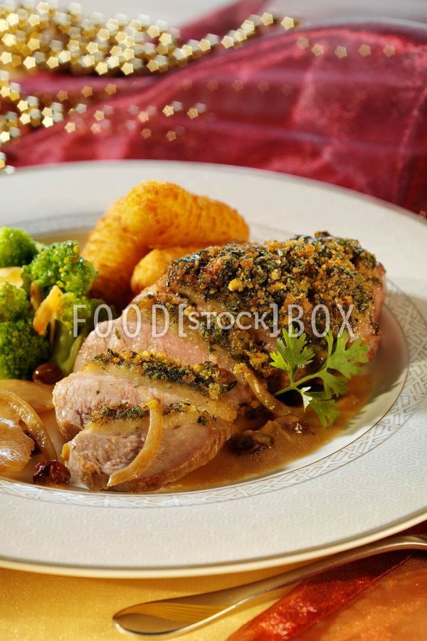 Gekräuterte Entenbrust in Apfel-Schalotten-Sauce