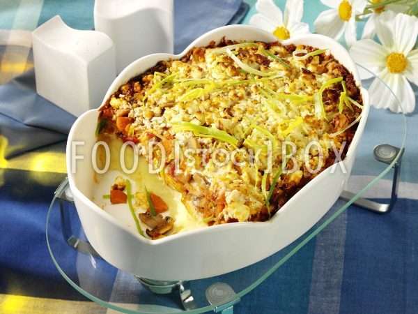 Gemüse-Kartoffelschnee-Auflauf mit Schafskäse