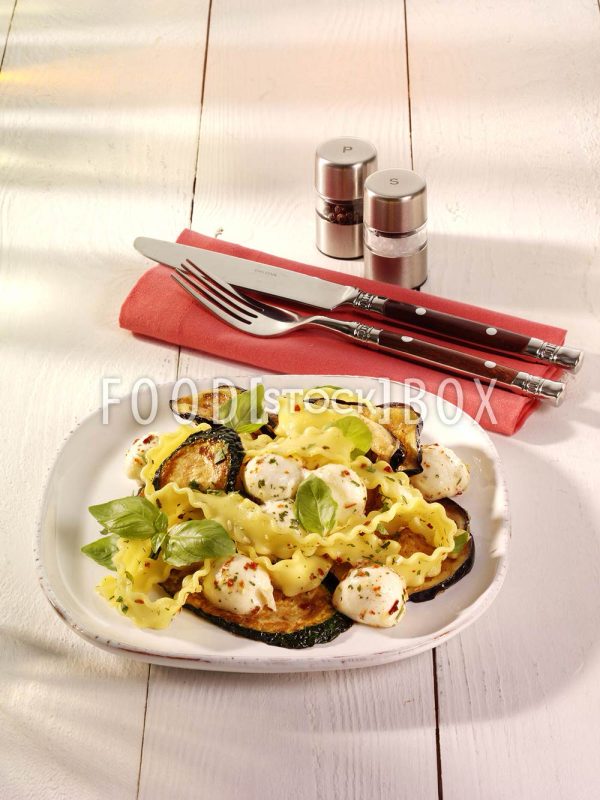 Gemüse-Nudel-Mozzarella-Pfanne / glutenfrei