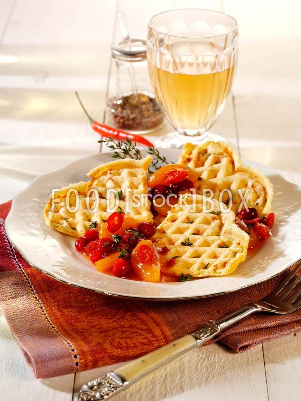 Gemüse Waffeln mit Cranberry Aprikosen-Salsa