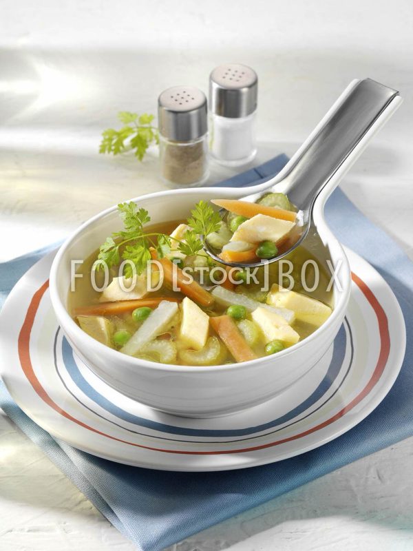 Gemüsesuppe mit Eierstich